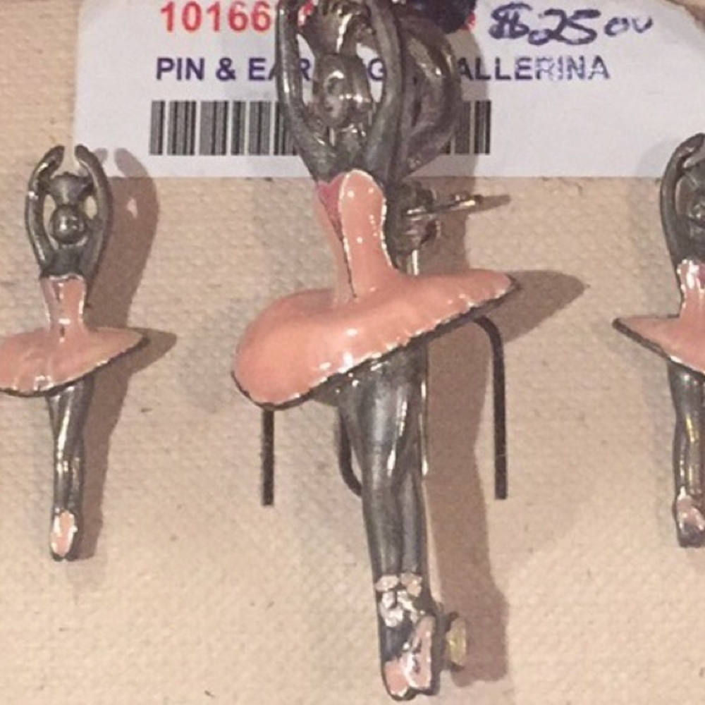 🛍3for$30🛍NWT 3 piece set ballerina earrings and pendant/brooch
